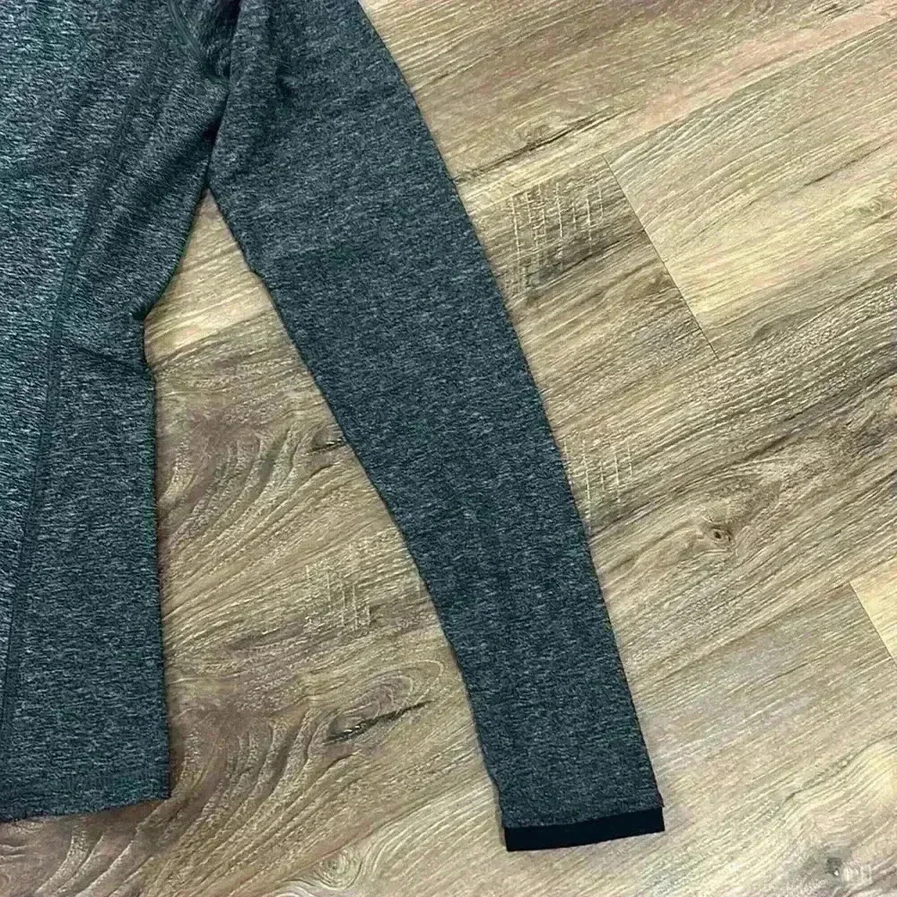 Lululemon Women’s Pace Pusher long sleeve shirt black/gray with back pocket sz8 - Picture 14 of 16